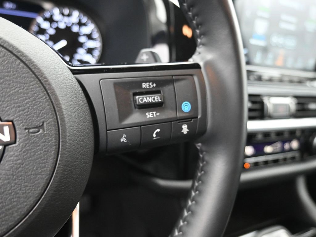 Used 2025 Nissan Pathfinder SL image 15