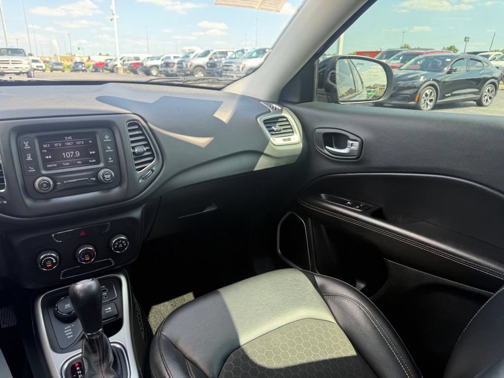 Used 2018 Jeep Compass Latitude AWD/4WD image 44
