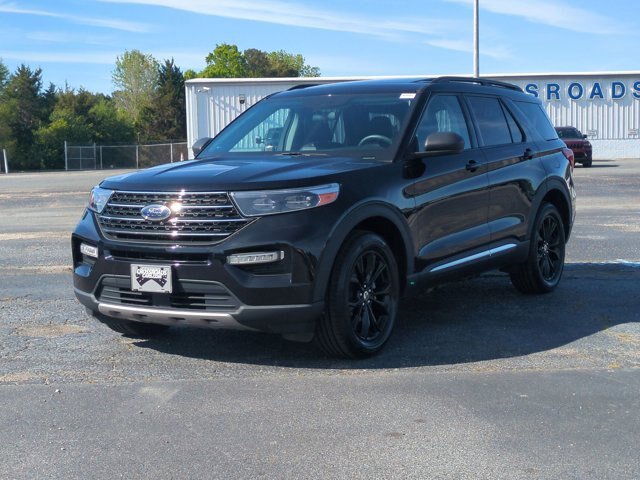 Certified 2022 Ford Explorer XLT w/ Equipment Group 202A AWD/4WD image 8