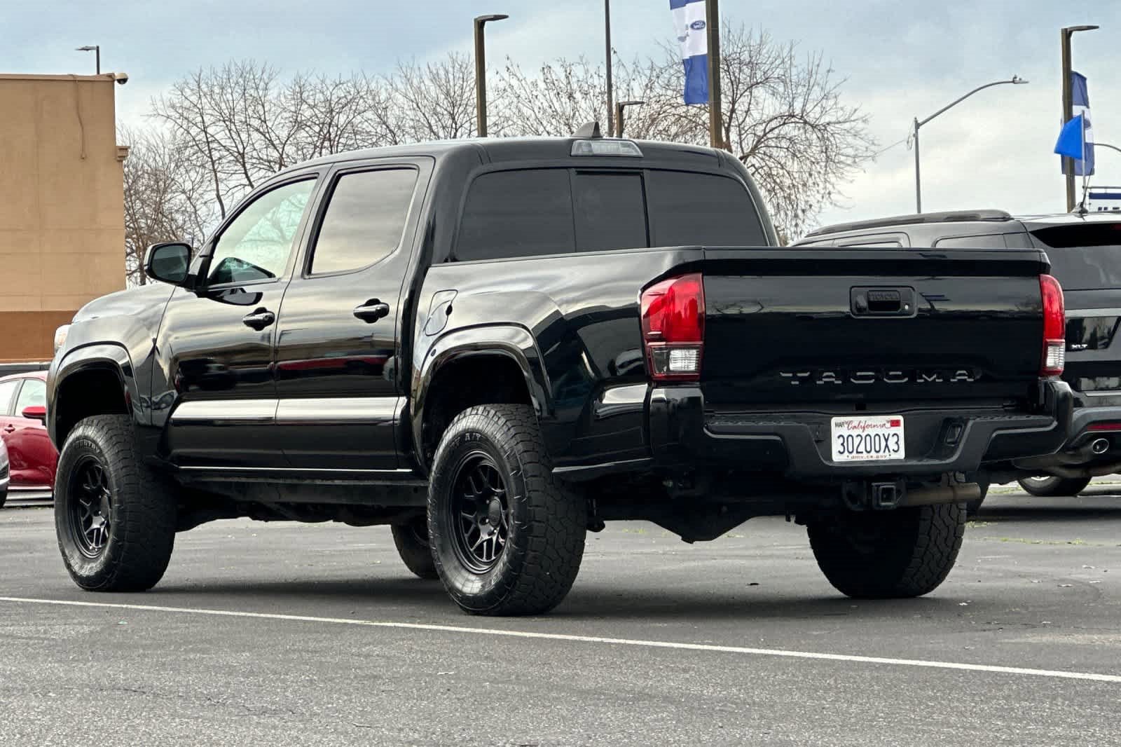 Used 2022 Toyota Tacoma SR image 3