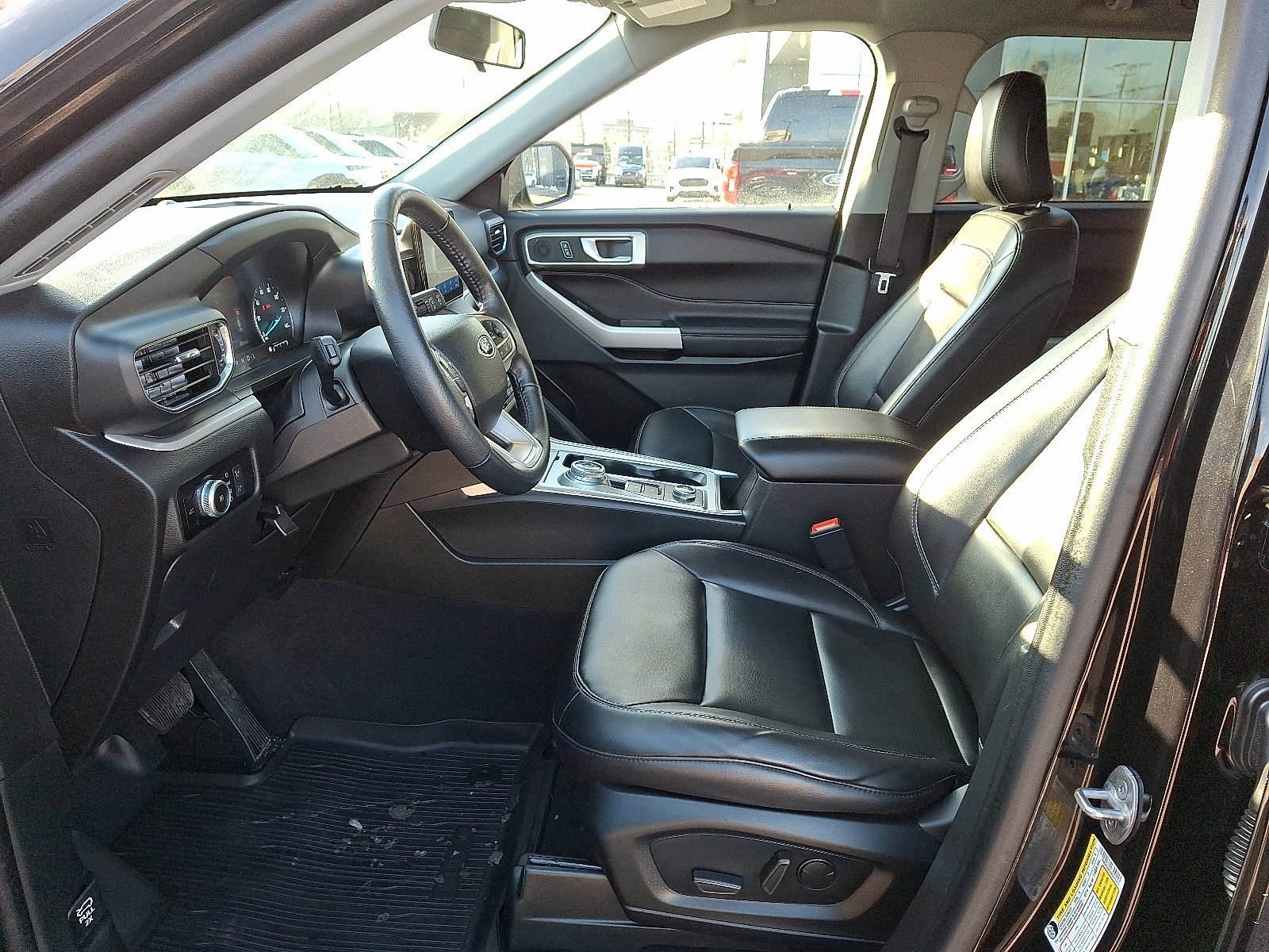 Certified 2022 Ford Explorer XLT w/ Equipment Group 202A image 14