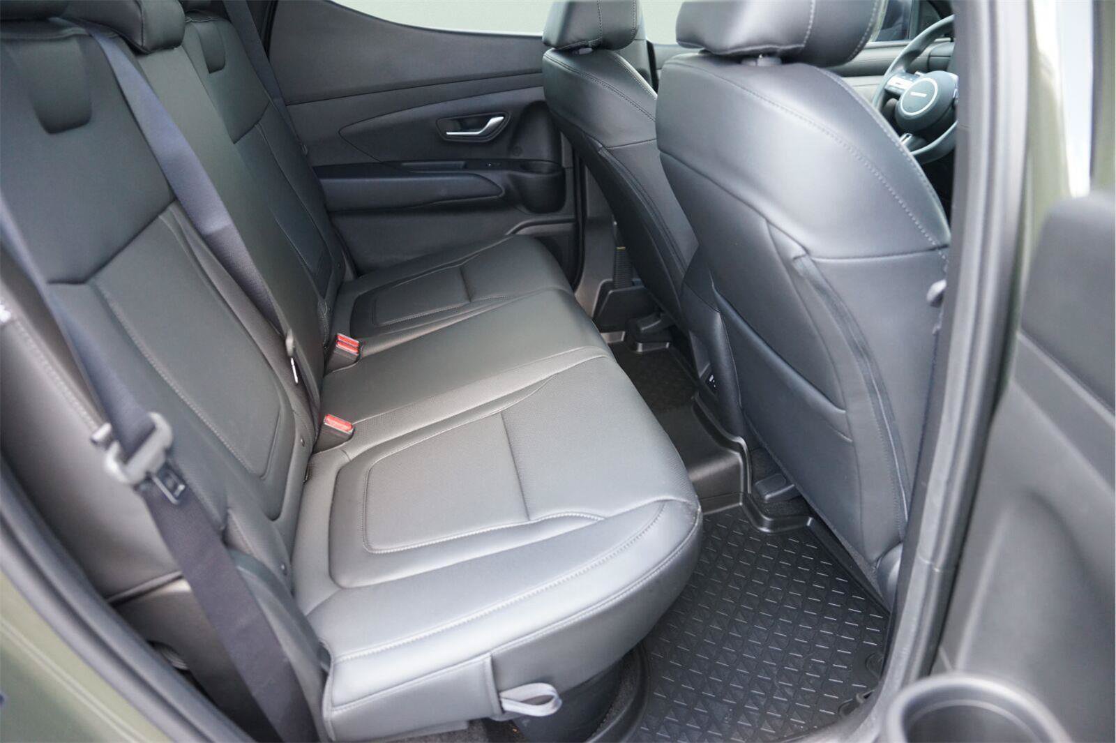 Used 2026 Hyundai Santa Cruz SEL FWD image 15