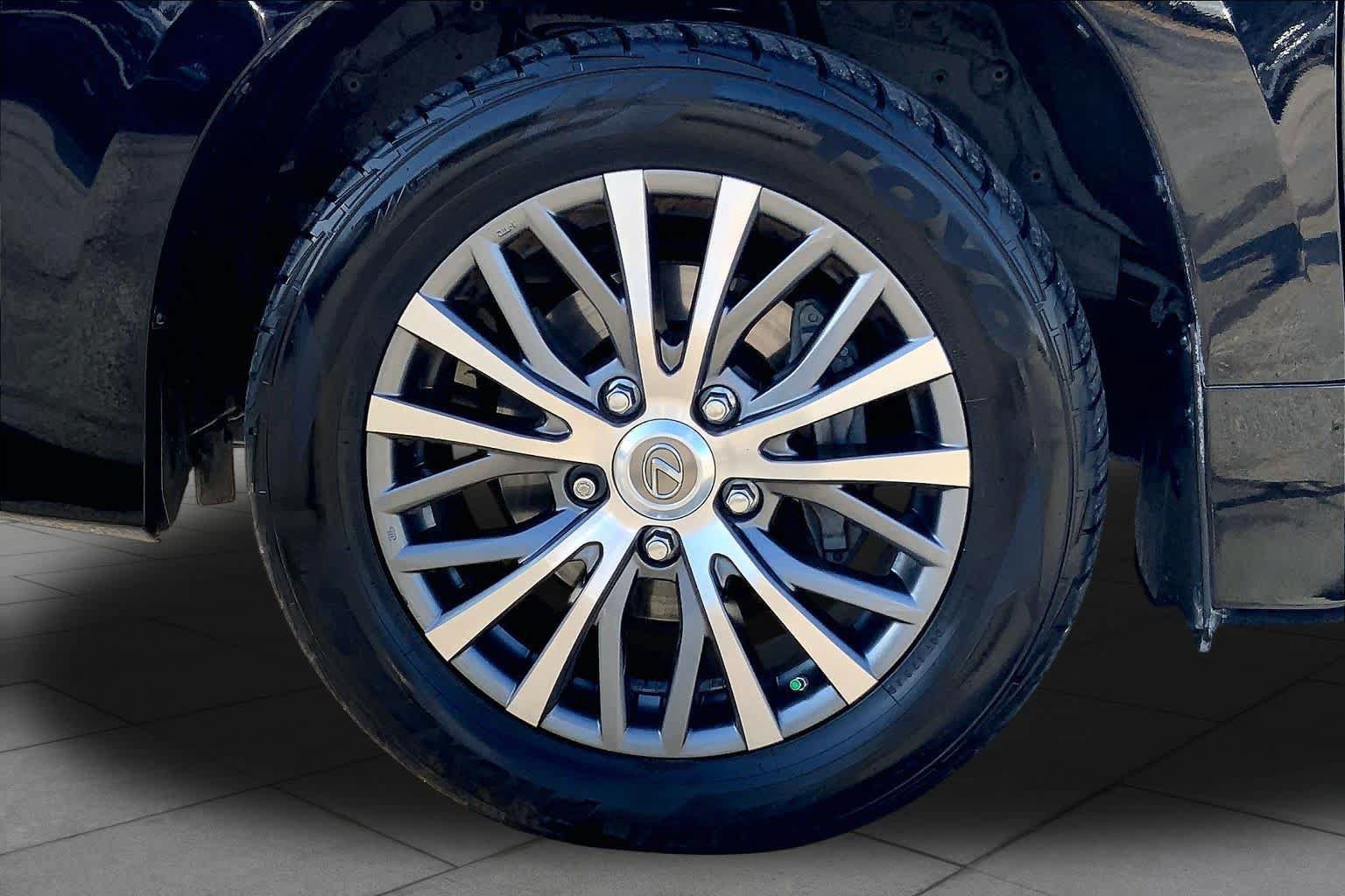 Used 2019 Lexus LX 570 4WD w/ Luxury Package image 11