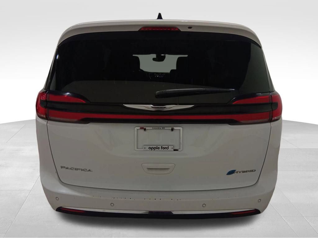 Used 2024 Chrysler Pacifica Select image 3