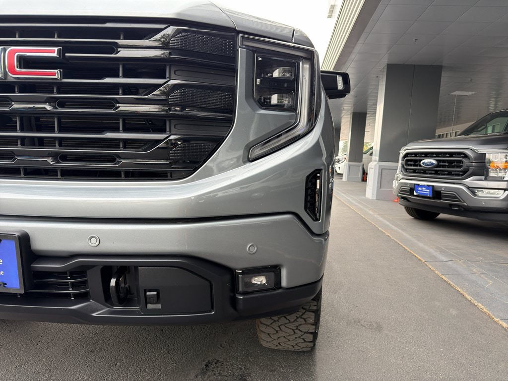 Used 2025 GMC Sierra 1500 Elevation w/ Elevation Premium Package AWD/4WD image 4