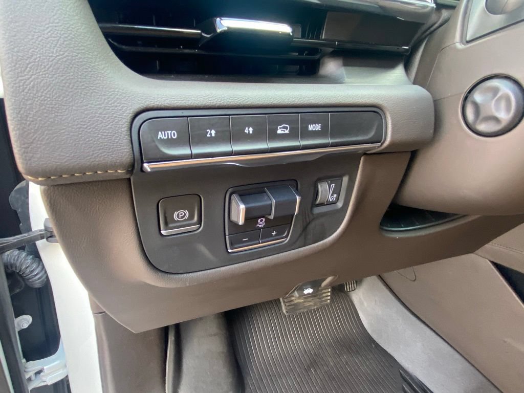 Used 2023 Cadillac Escalade Premium Luxury w/ Performance Package AWD/4WD image 12