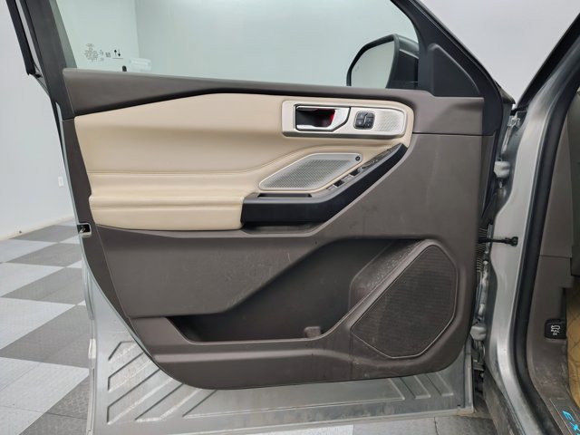Certified 2020 Ford Explorer Platinum w/ Premium Technology Package AWD/4WD image 9