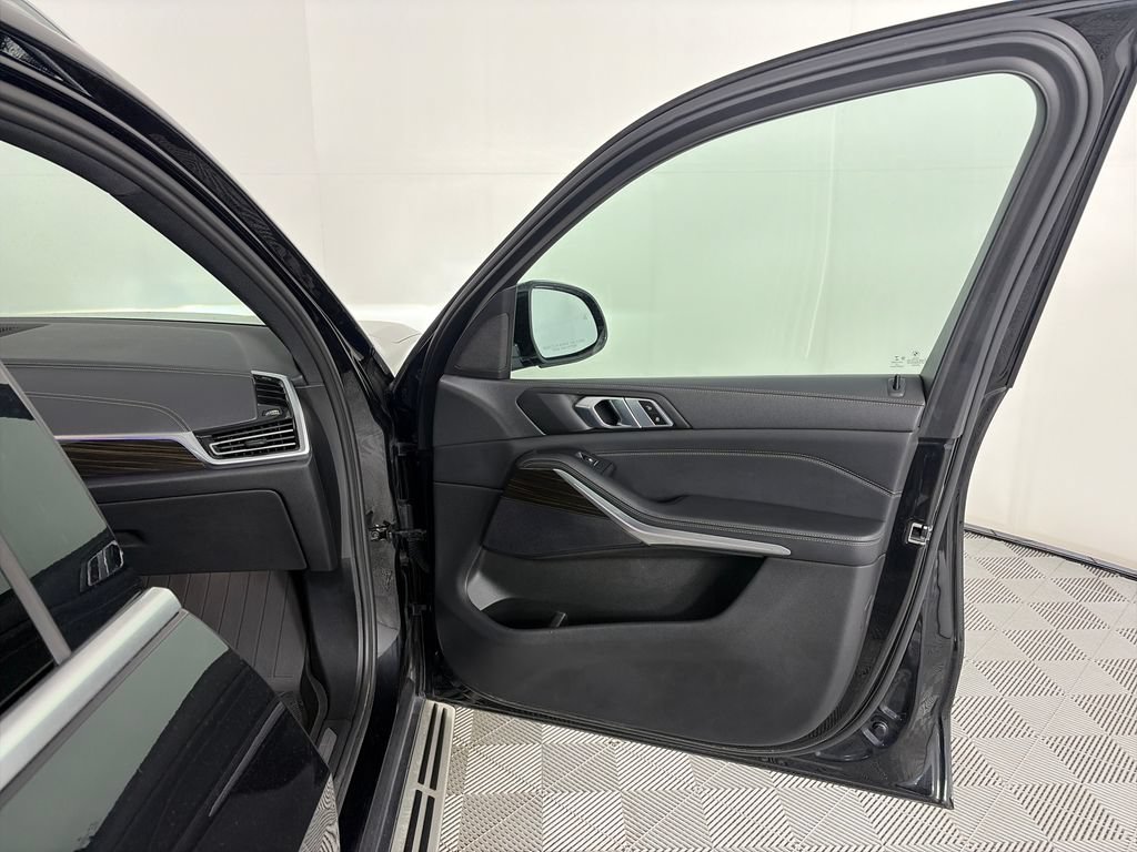 Used 2023 BMW X5 xDrive40i AWD/4WD image 31