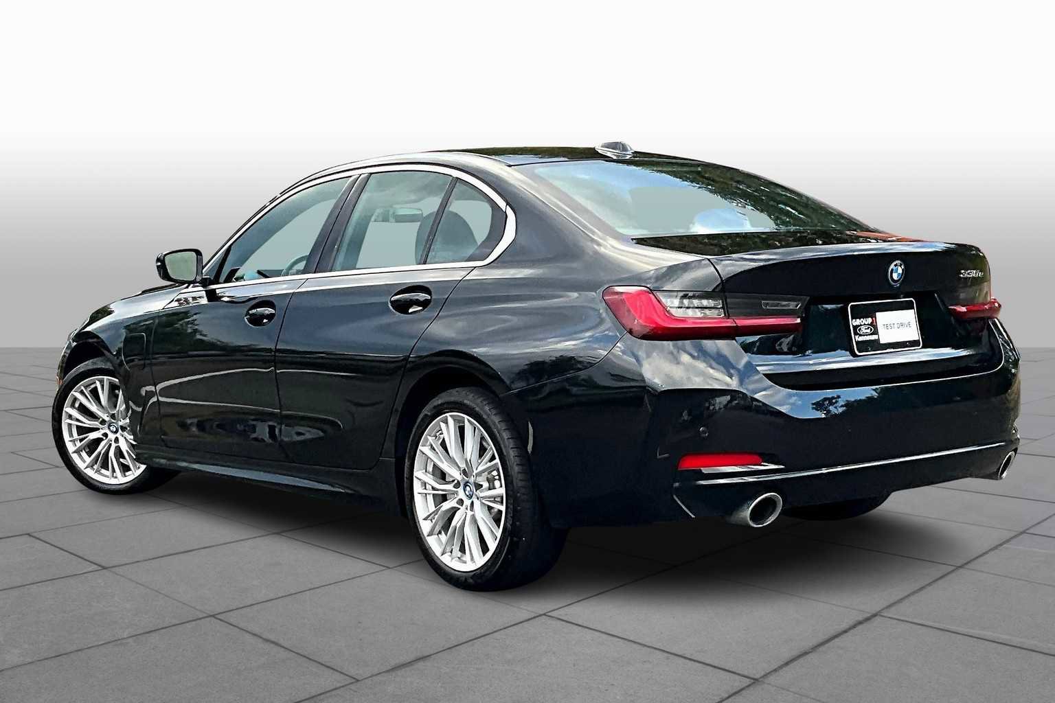 Used 2024 BMW 330e w/ Convenience Package image 2