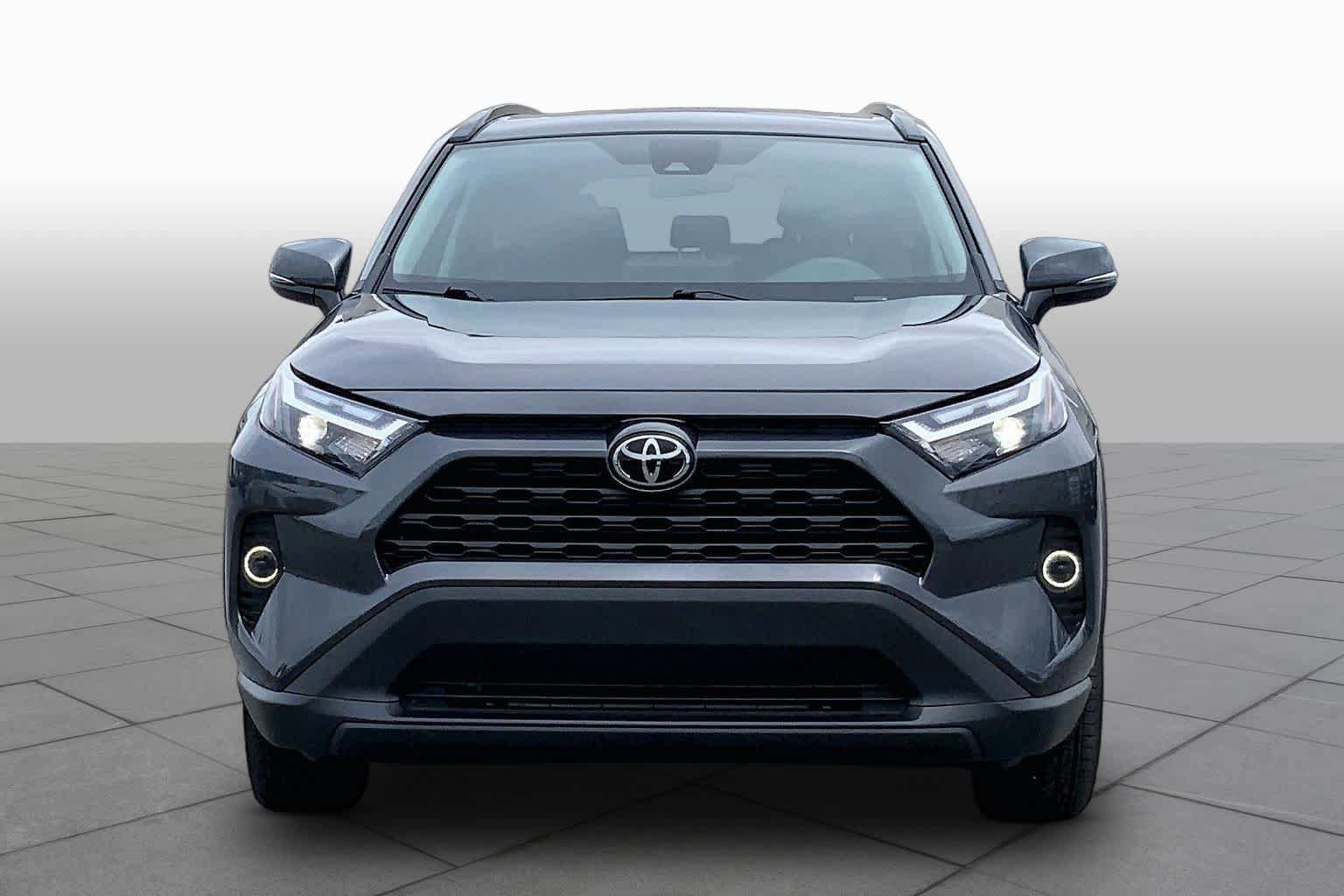 Used 2025 Toyota RAV4 XLE w/ Convenience Package FWD image 4