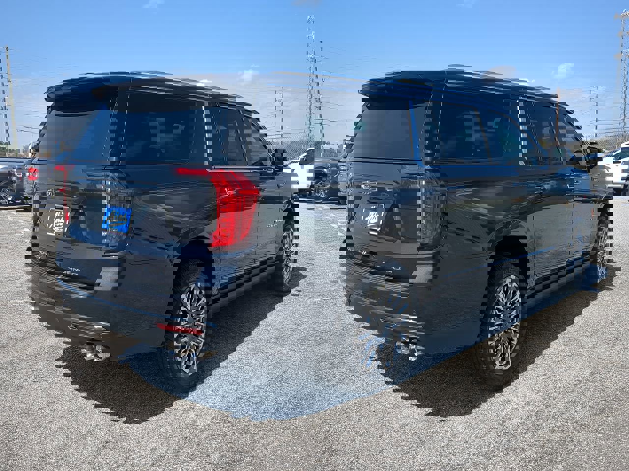 Used 2023 GMC Yukon XL Denali Ultimate image 4