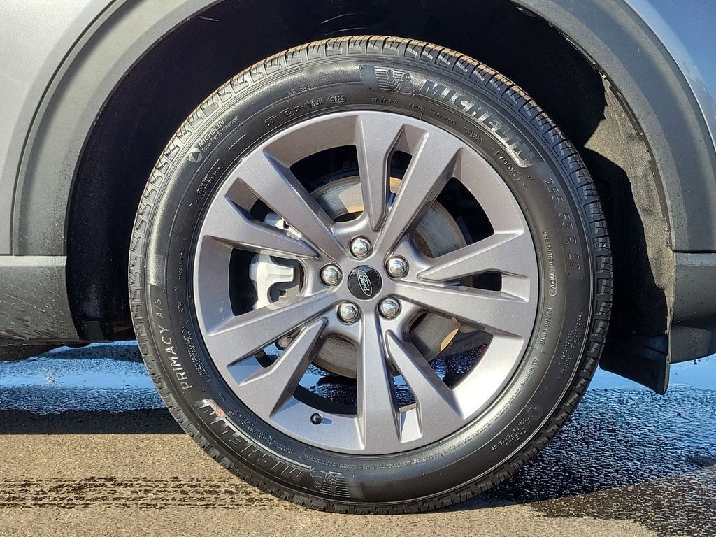 Certified 2022 Ford Explorer XLT w/ Equipment Group 202A image 9