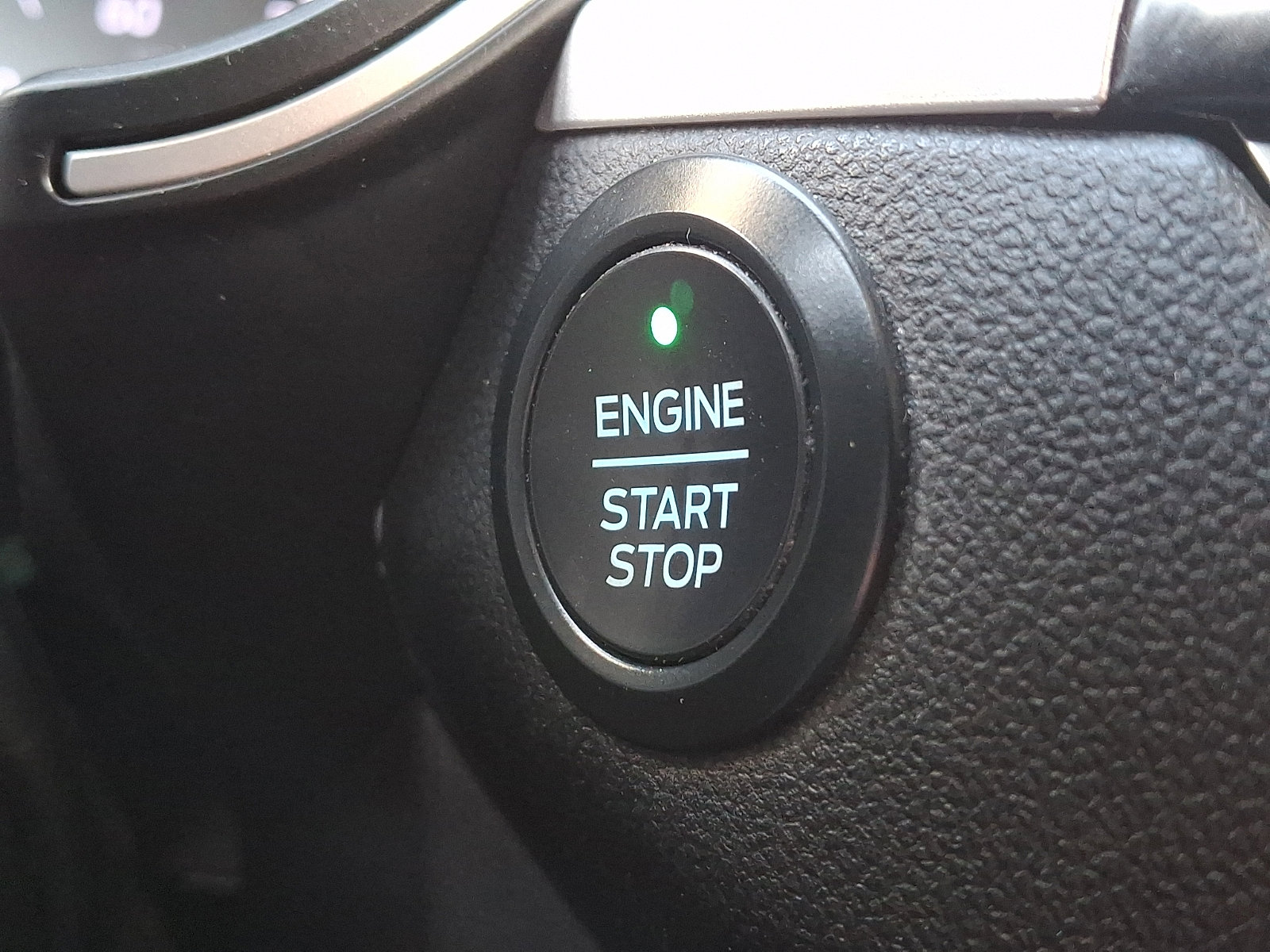 Certified 2020 Ford Escape SEL image 33