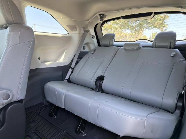 Used 2024 Toyota Sienna XLE w/ XLE Plus Package FWD image 20