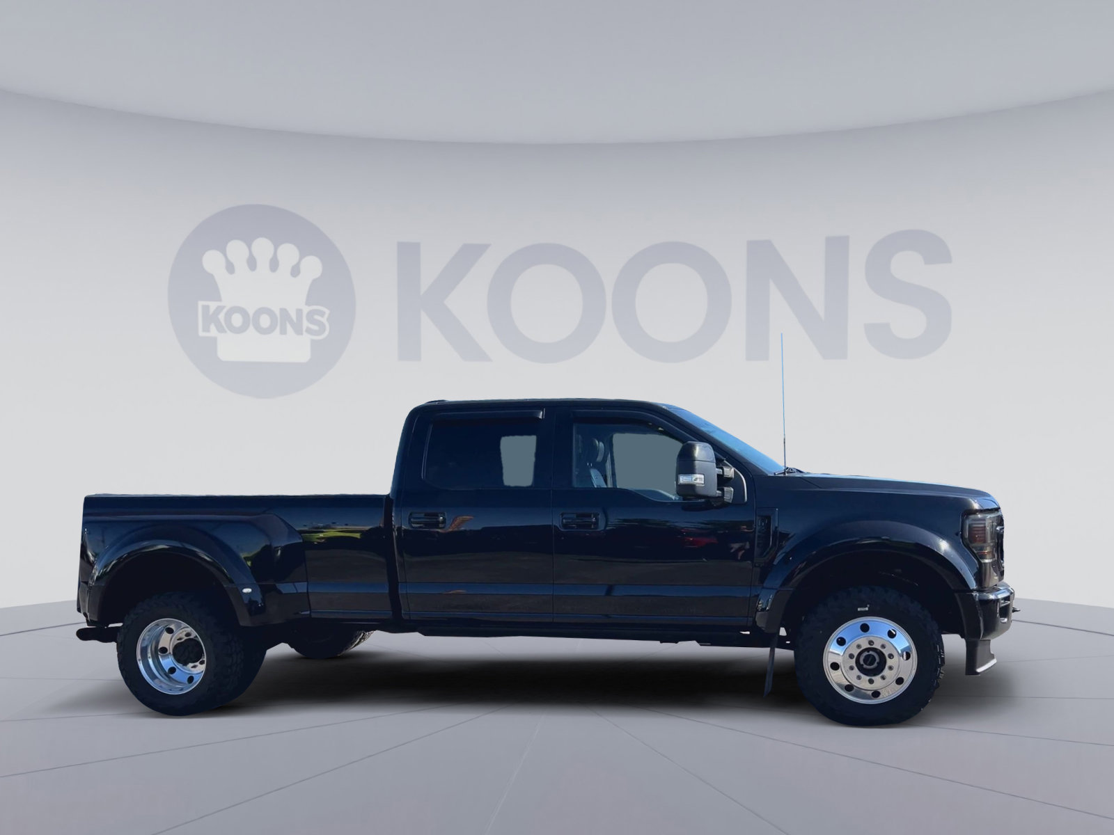 Certified 2020 Ford F450 Platinum w/ FX4 Off-Road Package AWD/4WD image 2