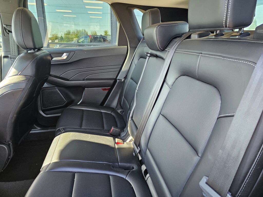 Certified 2025 Ford Escape Platinum AWD/4WD image 14