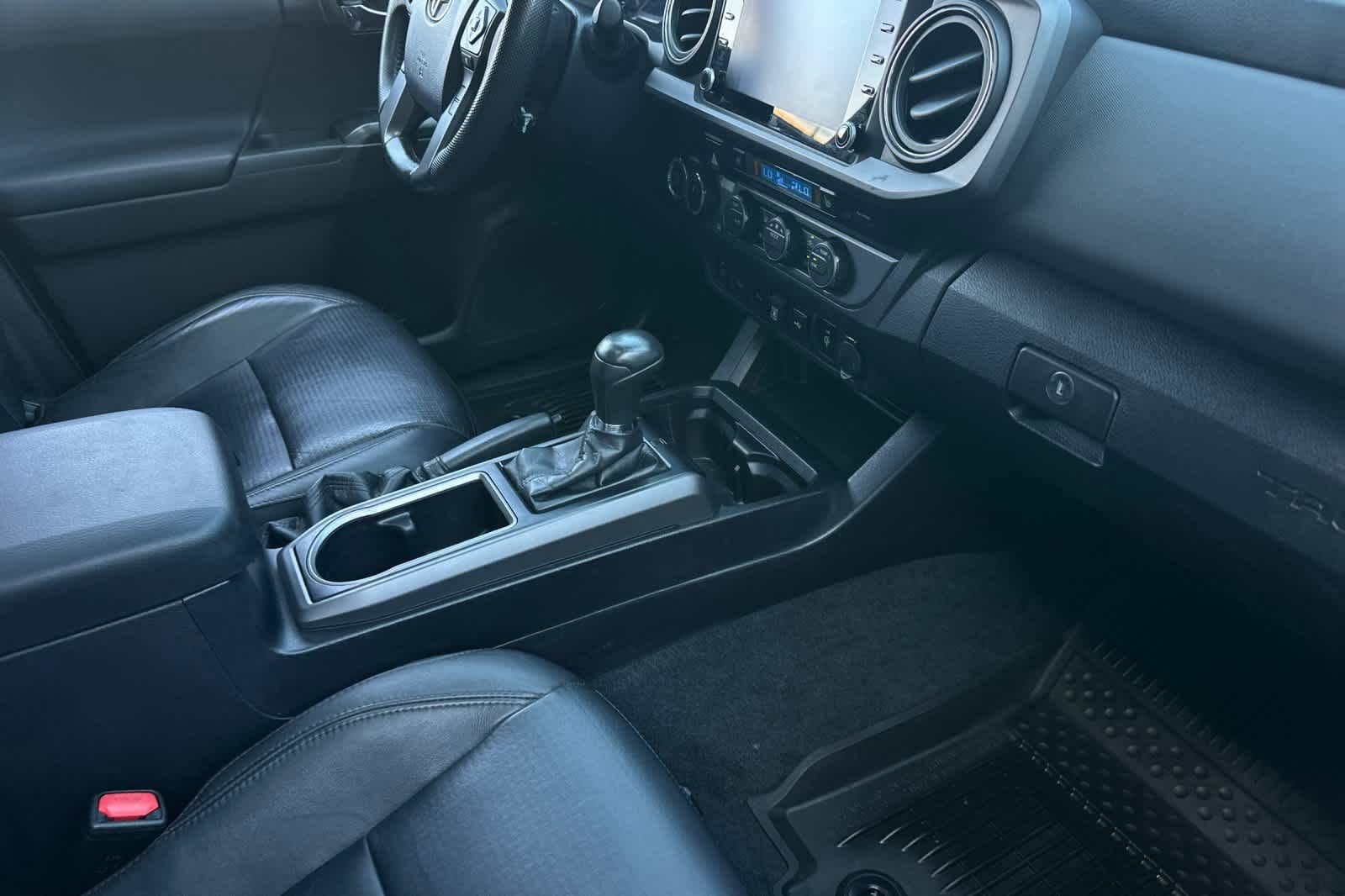 Used 2022 Toyota Tacoma TRD Off-Road w/ TRD Premium Off Road Package image 15