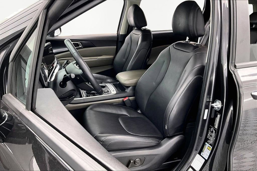 Used 2025 Kia Carnival LXS image 25