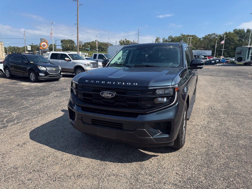 Certified 2025 Ford Expedition Max Active AWD/4WD image 3