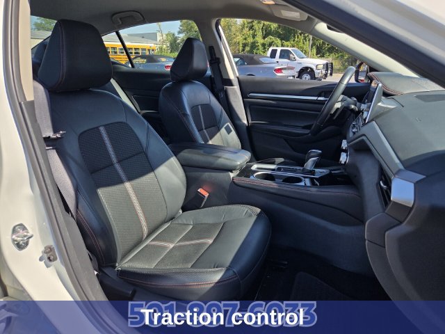 Used 2024 Nissan Altima 2.5 SR FWD image 17