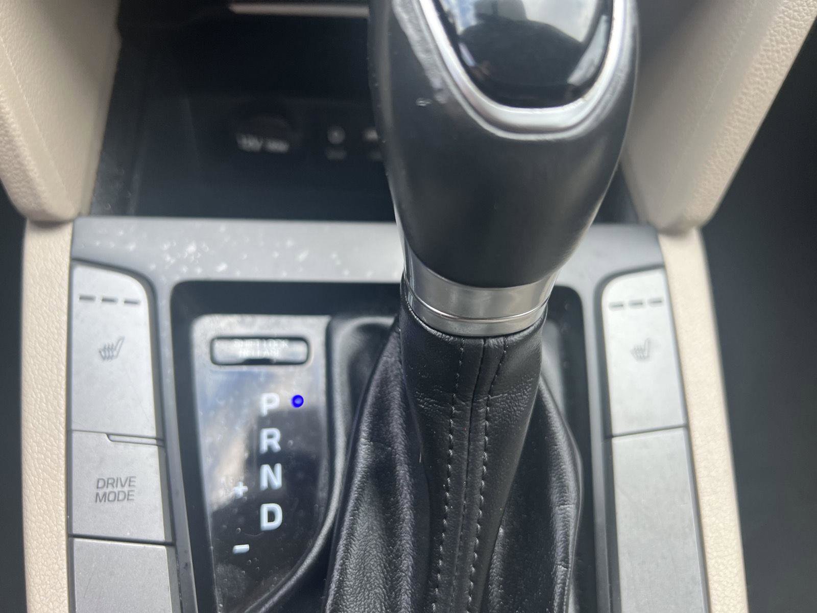 Used 2018 Hyundai Elantra Value Edition FWD image 14