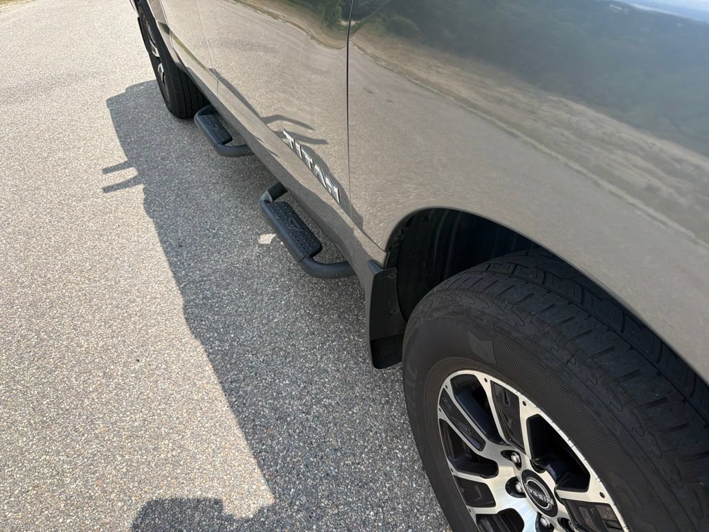 Used 2023 Nissan Titan SV w/ SV Convenience Package AWD/4WD image 8