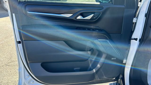 Used 2022 GMC Yukon XL Denali w/ Denali Premium Package image 18