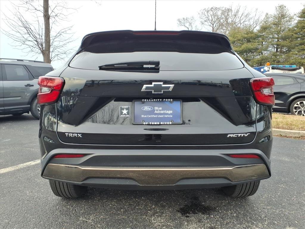 Used 2024 Chevrolet Trax ACTIV w/ Sunroof Package image 3