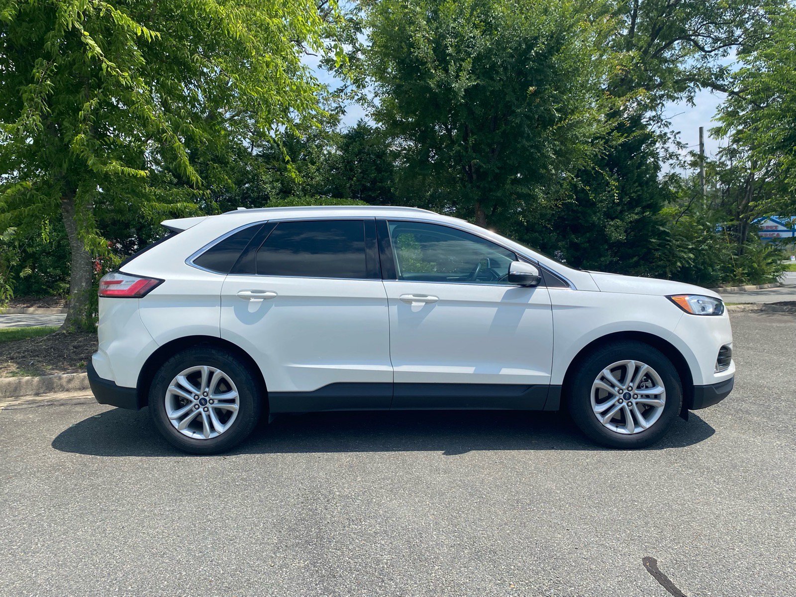 Certified 2020 Ford Edge SEL w/ Convenience Package AWD/4WD image 3