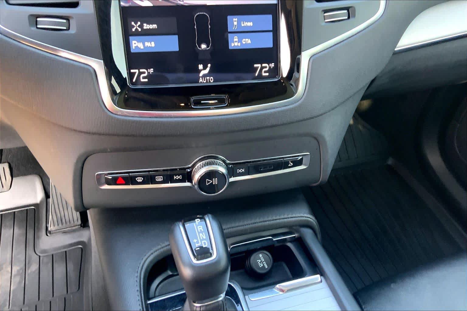 Used 2022 Volvo XC90 T5 Momentum FWD image 35