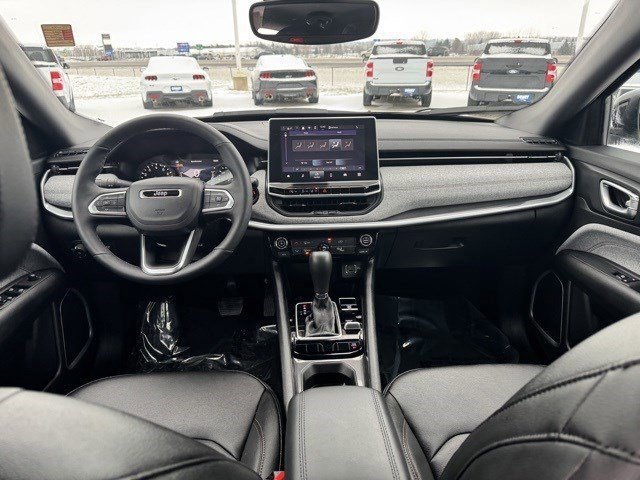 Used 2024 Jeep Compass Latitude image 27