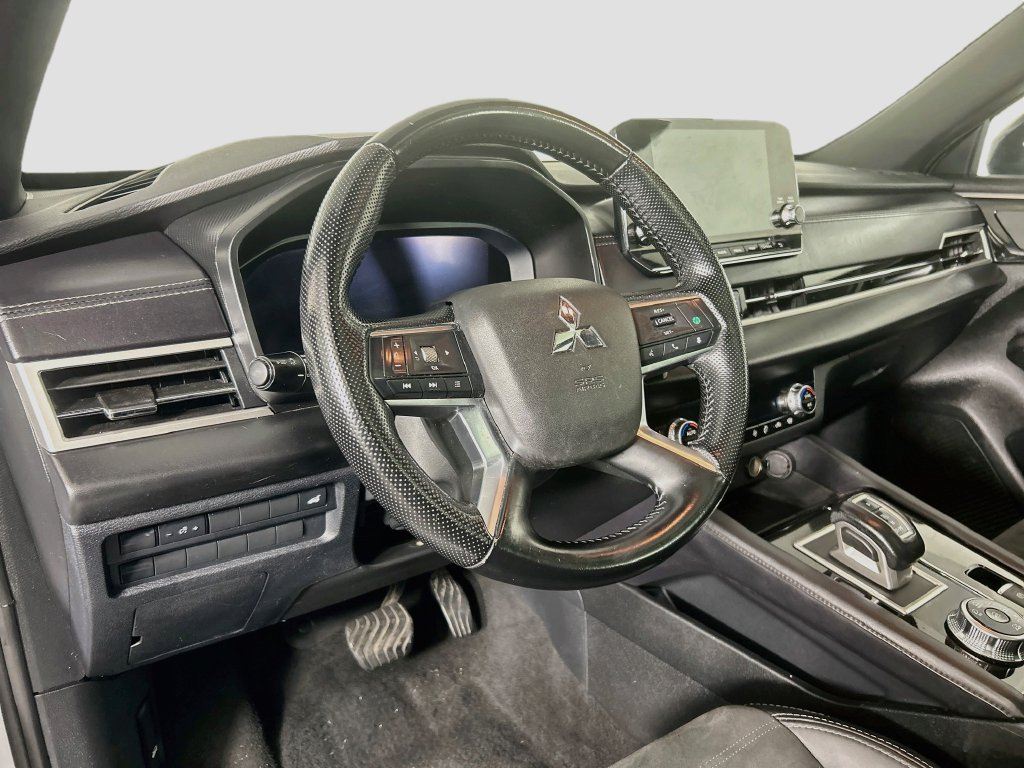 Used 2024 Mitsubishi Outlander AWD image 10