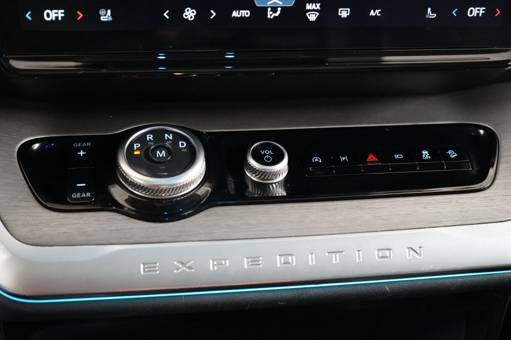 Certified 2025 Ford Expedition Platinum AWD/4WD image 30