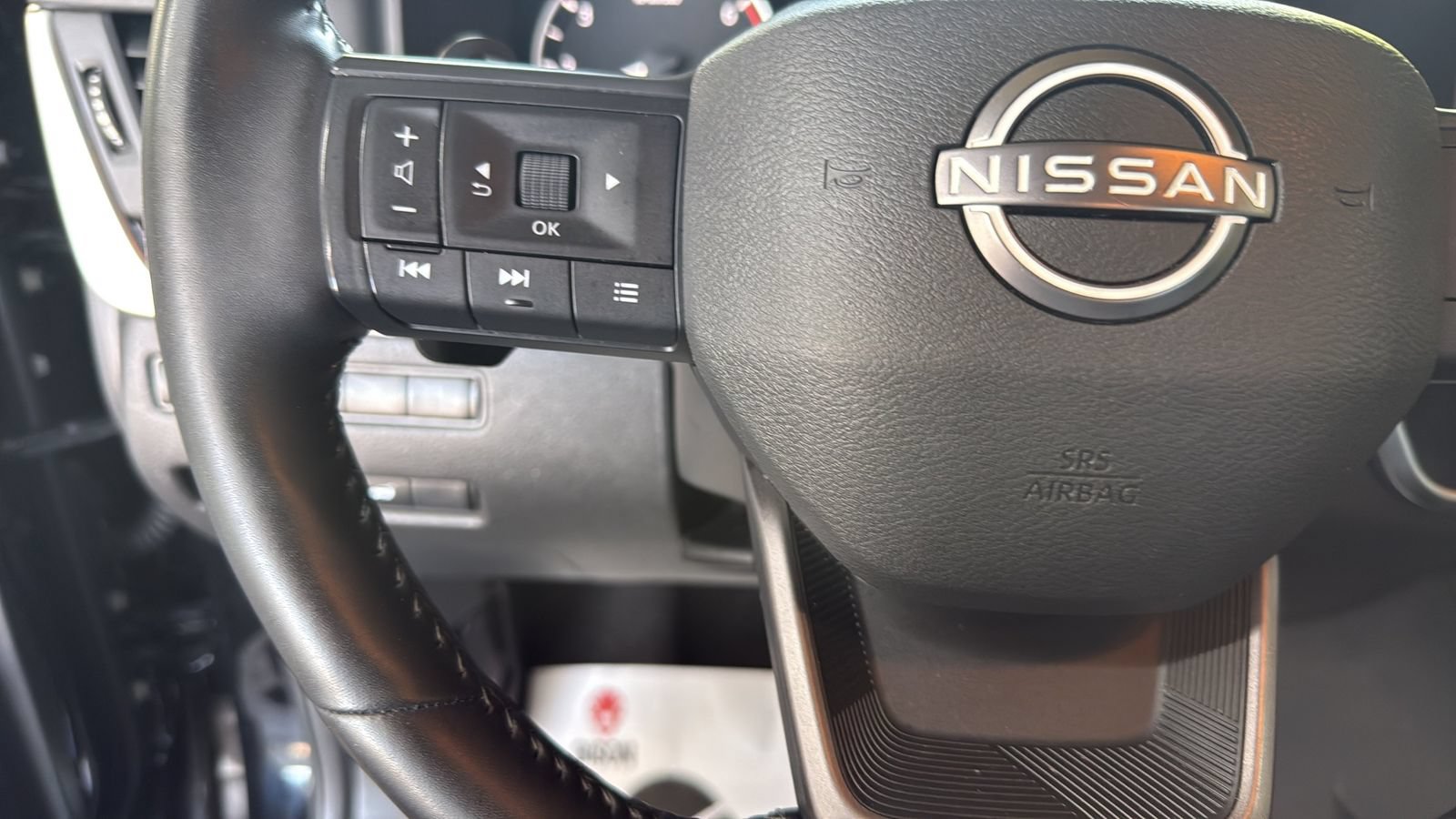 Used 2025 Nissan Rogue SV FWD image 17
