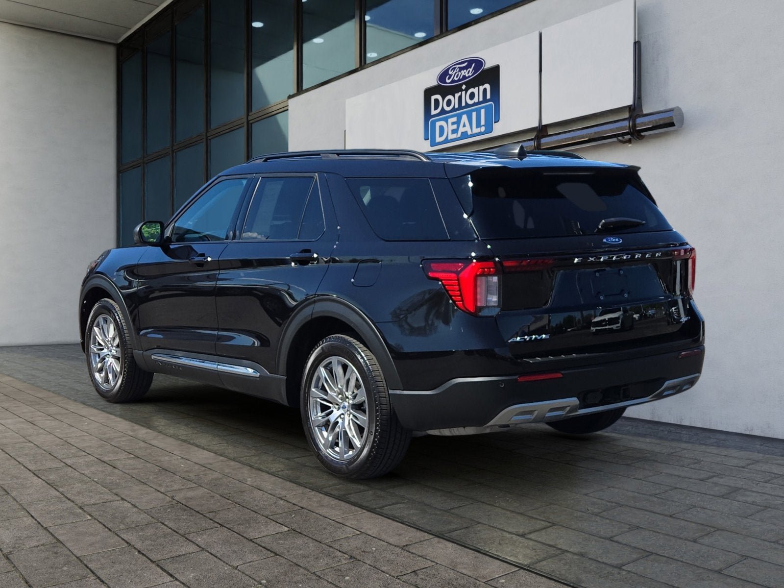 Certified 2025 Ford Explorer Active w/ Active Comfort Package AWD/4WD image 5