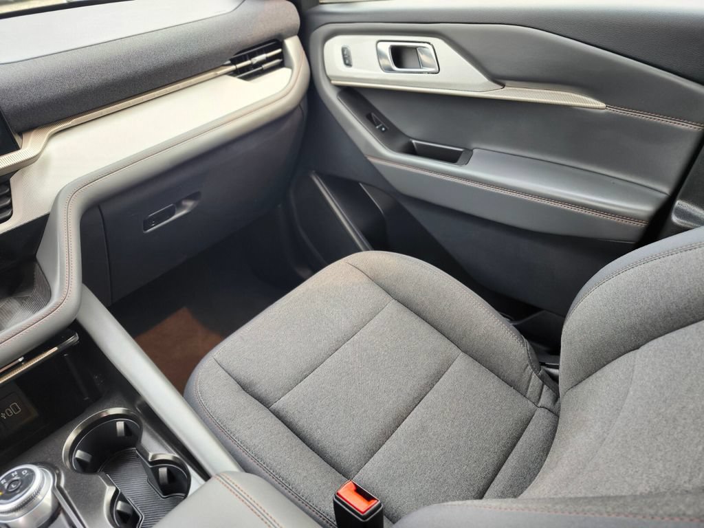 Certified 2025 Ford Explorer Active AWD/4WD image 15