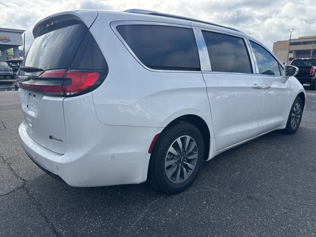 Used 2021 Chrysler Pacifica Touring-L w/ Uconnect Theater Family Group image 3