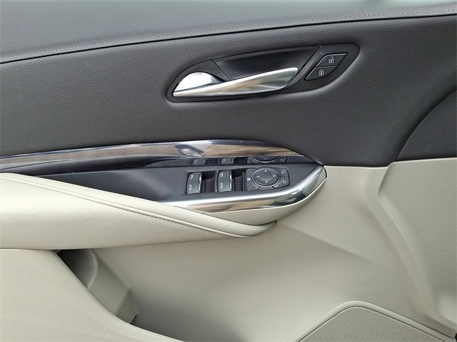 Used 2020 Cadillac XT4 Luxury w/ Cold Weather Package image 12