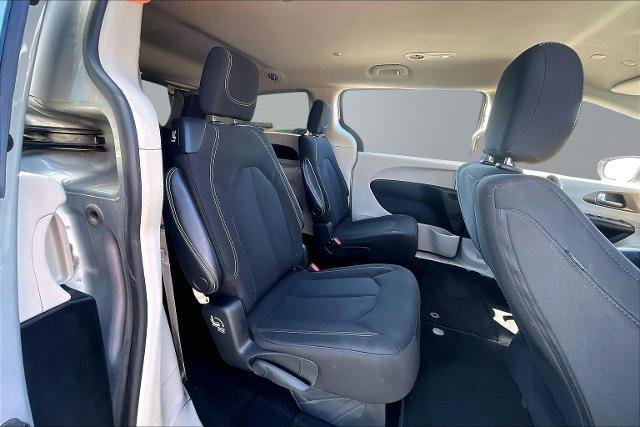 Used 2022 Chrysler Voyager LX image 29