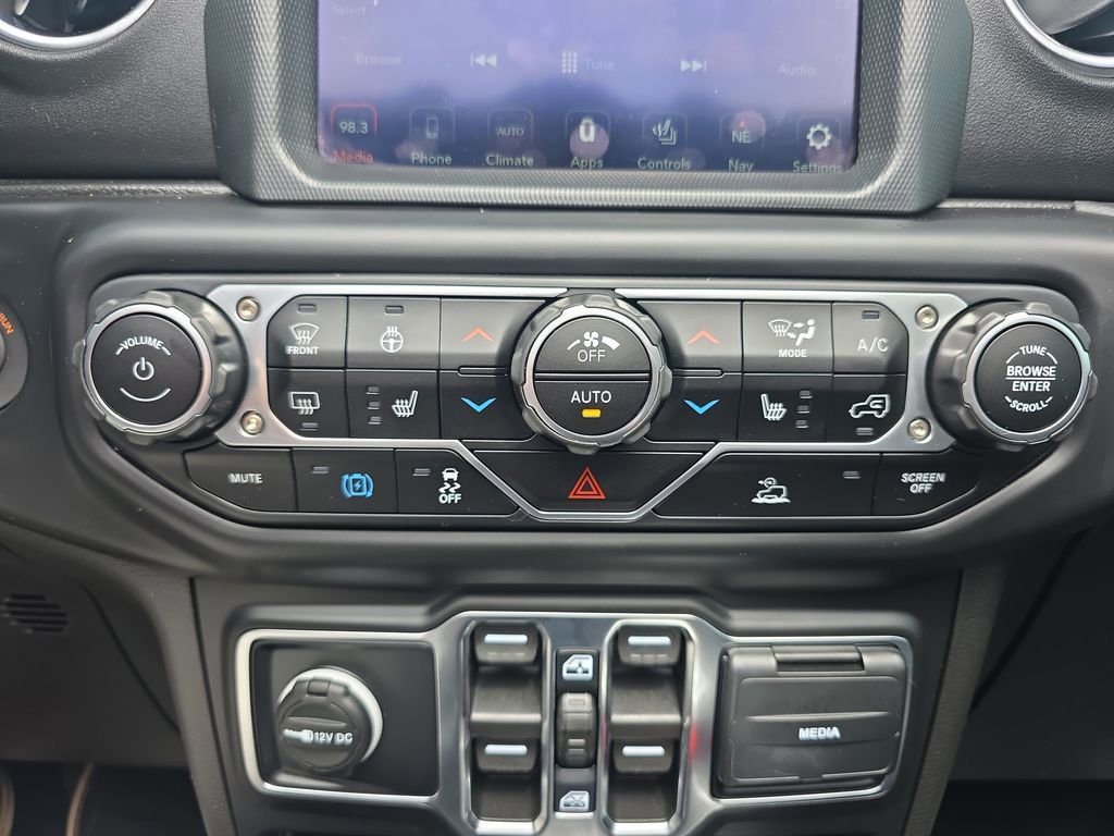 Used 2022 Jeep Wrangler Unlimited Sahara w/ Cold Weather Group AWD/4WD image 34