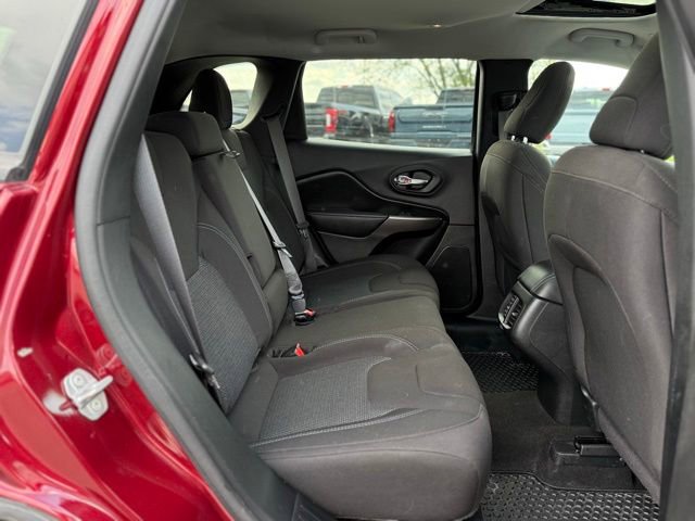 Used 2020 Jeep Cherokee Latitude w/ Cold Weather Group AWD/4WD image 15