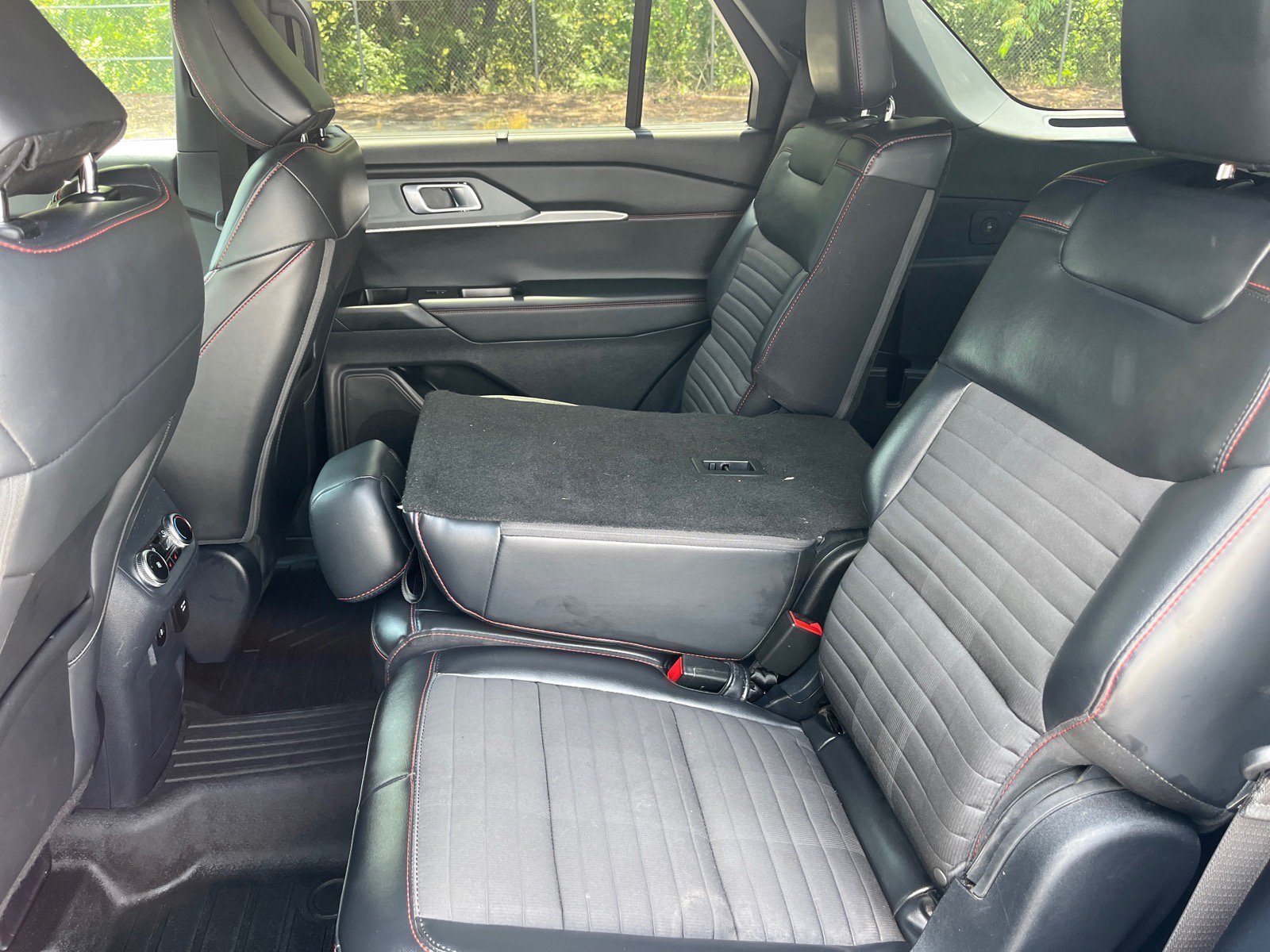 Certified 2025 Ford Explorer ST-Line w/ Premium Package RWD image 18