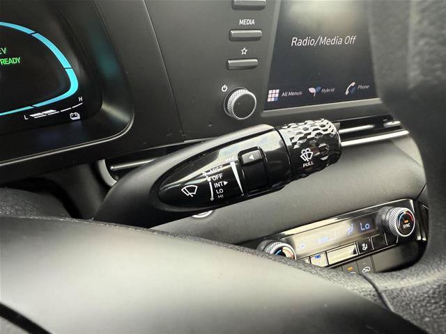 Used 2025 Hyundai Elantra Hybrid FWD image 17