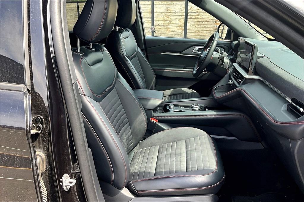 Certified 2025 Ford Explorer ST-Line w/ ST-Line Street Pack image 7