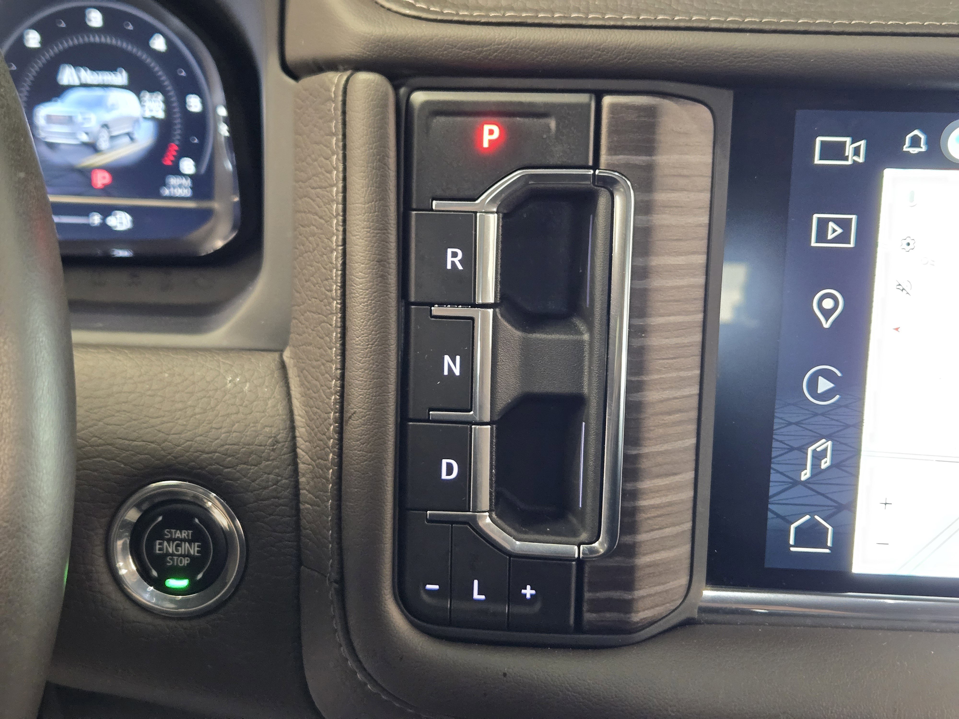 Used 2023 GMC Yukon XL Denali w/ Advanced Technology Package image 19