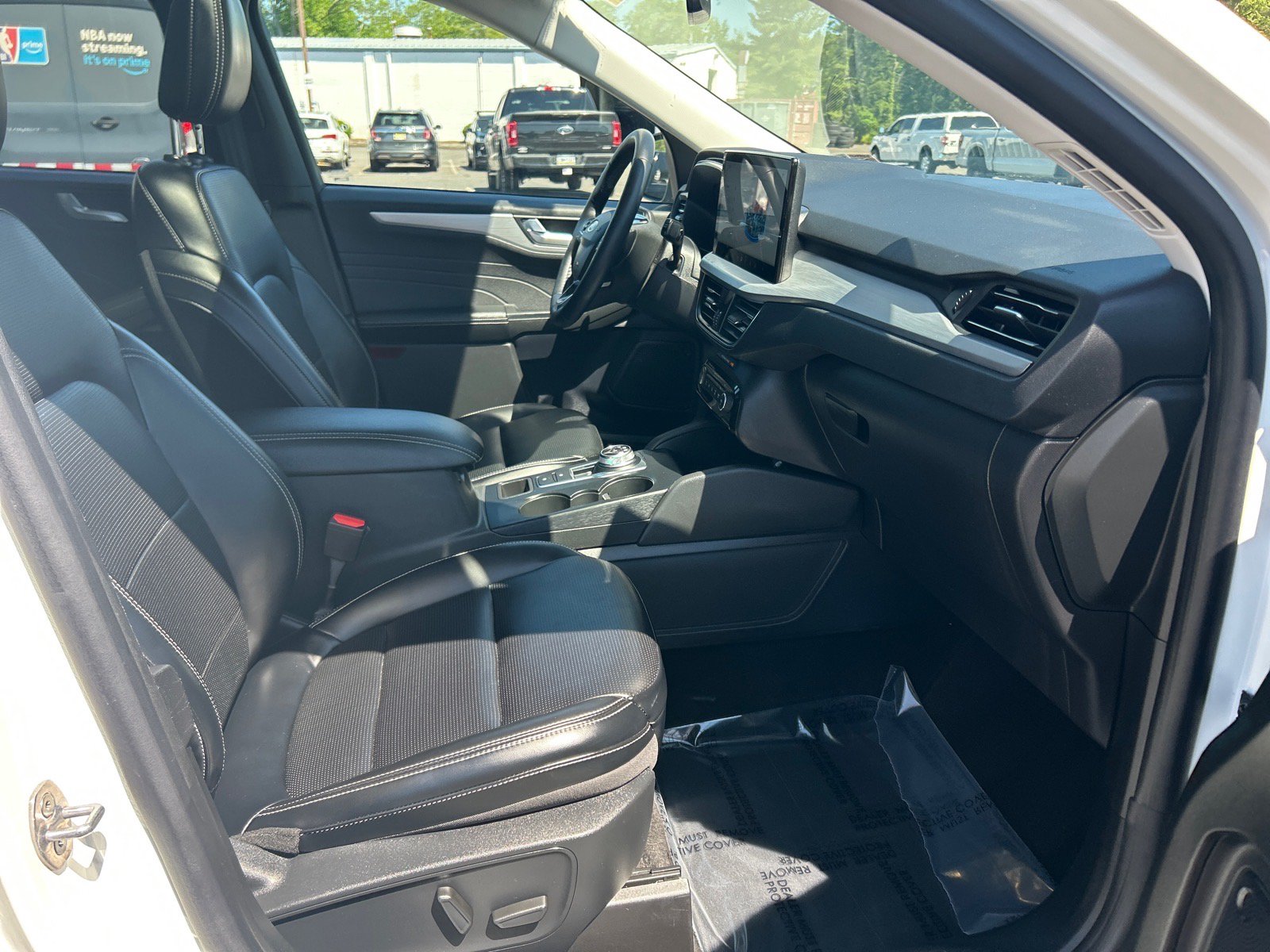 Certified 2024 Ford Escape Platinum w/ Class II Trailer Tow Package AWD/4WD image 19