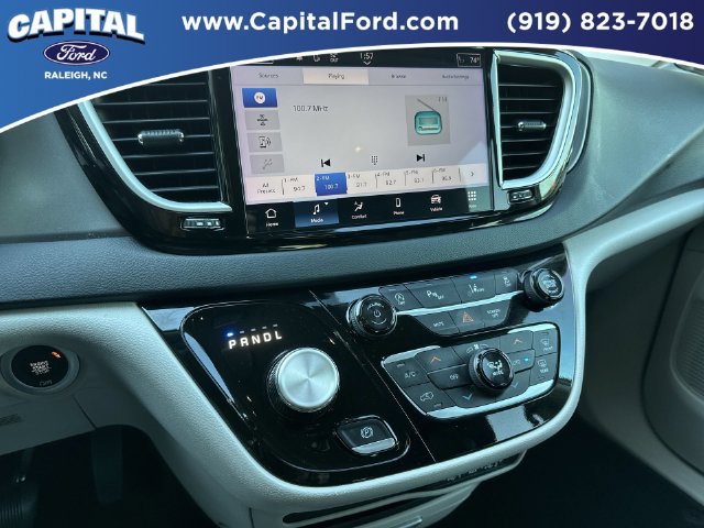 Used 2024 Chrysler Pacifica Touring-L FWD image 26