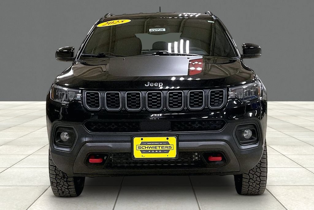 Used 2025 Jeep Compass Trailhawk AWD/4WD image 3