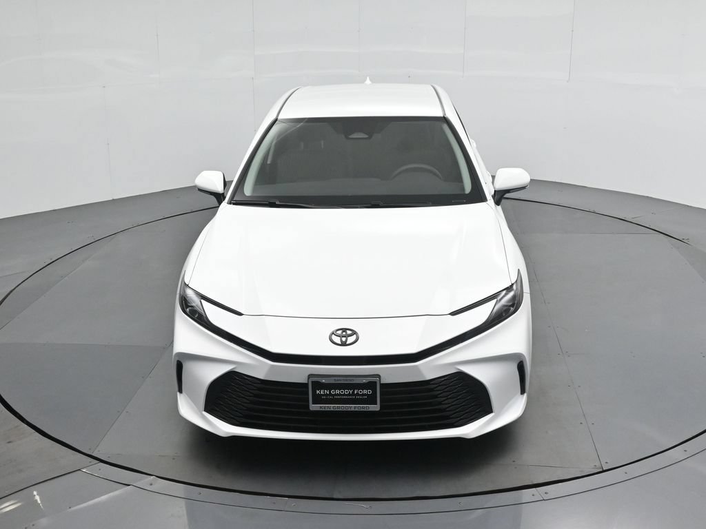 Used 2025 Toyota Camry LE FWD image 31