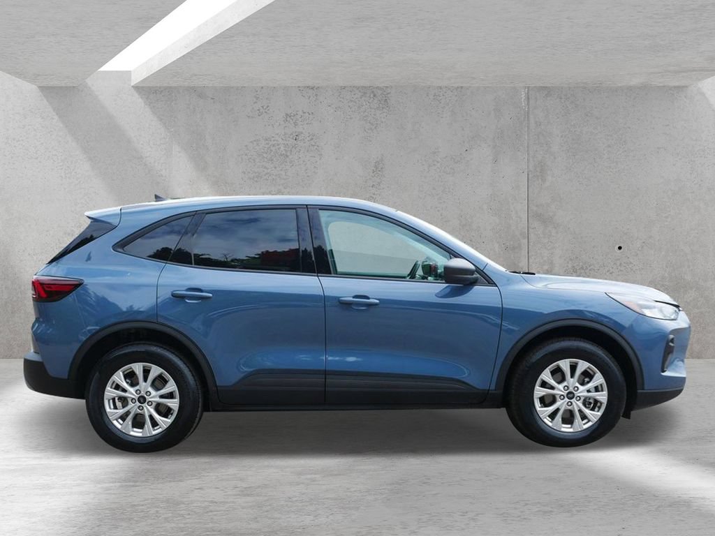 Certified 2025 Ford Escape Active w/ Cold Weather Package AWD/4WD image 2
